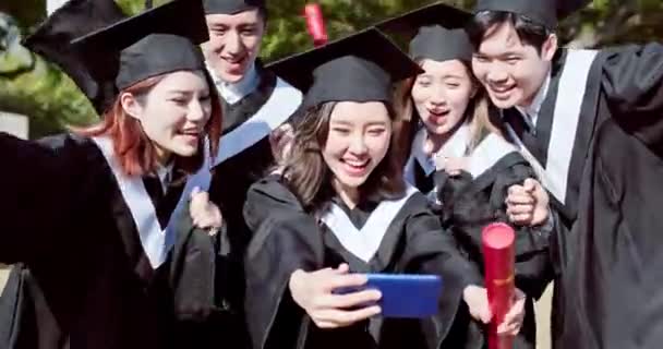 skupina šťastní absolventi studenti - Záběry, video