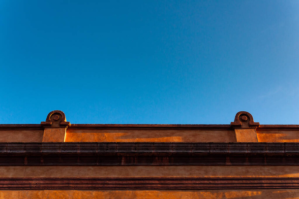 Latinskoamerická koloniální architektura modrá obloha - Fotografie, Obrázek