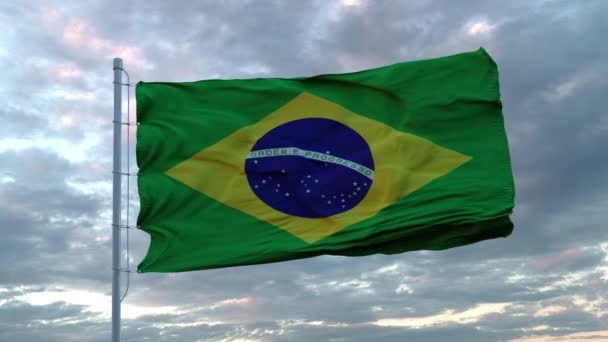 Ρεαλιστική σημαία της Βραζιλίας κυματίζει στον άνεμο ενάντια στο βαθύ δραματικό ουρανό. 4K UHD 60 FPS Αργή κίνηση - Πλάνα, βίντεο