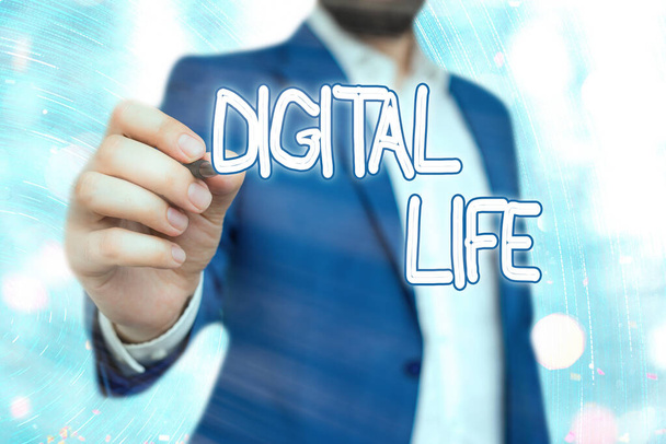 Kézírás szöveg Digitális élet. Koncepció jelentése Élet egy olyan világban összekapcsolt Internet Multimédia. - Fotó, kép