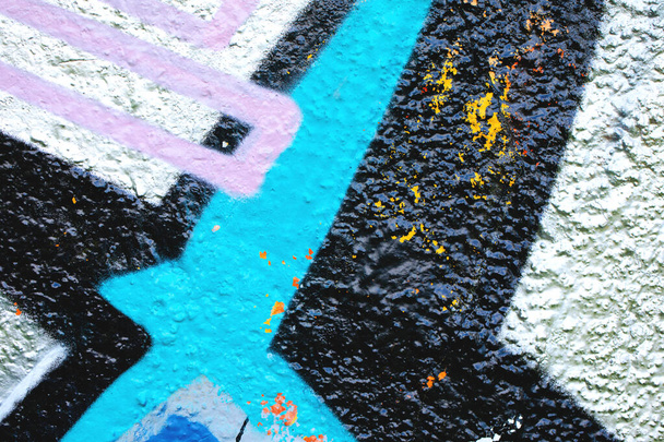 Primer plano de textura colorida de la pared urbana. Patrón moderno para el diseño de papel pintado. Fondo urbano creativo de la ciudad. Composición abierta abstracta
. - Foto, Imagen