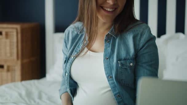 Tilt down video of pregnant woman using laptop. Shot with RED helium camera in 8K  - Felvétel, videó
