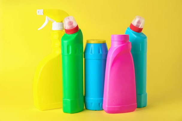 Set of cleaning supplies on color background - Valokuva, kuva