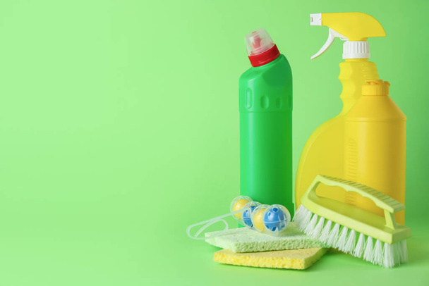 Set of cleaning supplies on color background - Foto, afbeelding