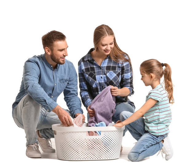 Сім'я з пранням на білому тлі
 - Фото, зображення