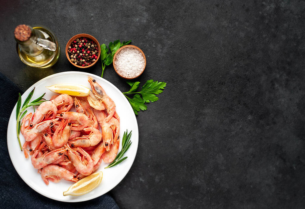 čerstvé krevety na talíři, mořské plody - Fotografie, Obrázek