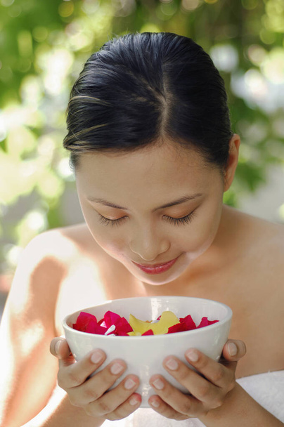 Woman with a bowl of flower petals - 写真・画像