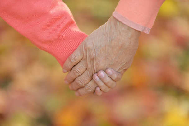 granddaughter and grandfather  holding hands - Foto, imagen