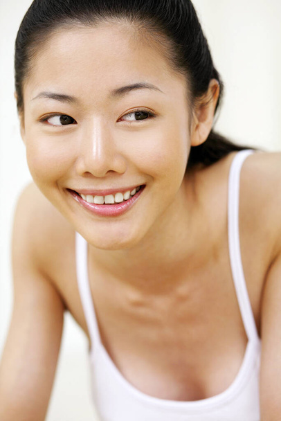 Woman smiling while looking away - Фото, зображення