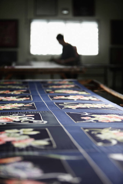 Malowana tkanina batik, widok z bliska - Zdjęcie, obraz