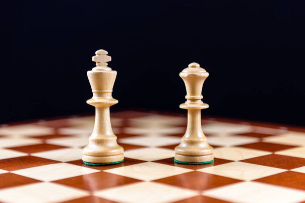 white chess king and Queen on a chessboard on a black background - Foto, Imagem