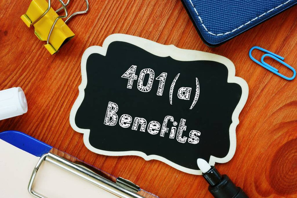 Geschäftskonzept über 401a Vorteile mit Schild auf dem Blatt. - Foto, Bild