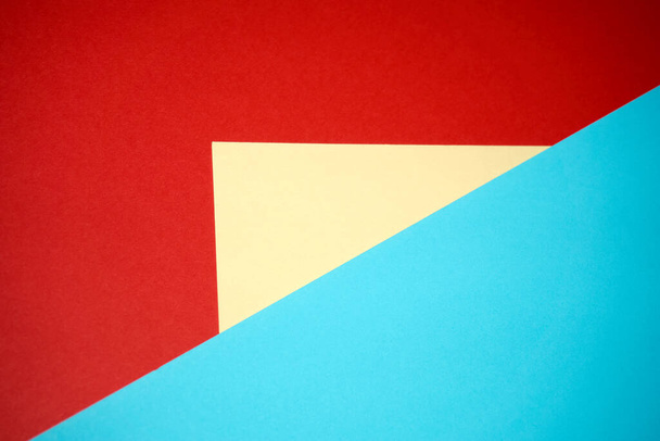 Renkli geometrik kağıt deseni sarı, mavi, kırmızı. - Fotoğraf, Görsel