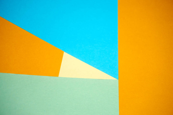 Цветные геометрические текстурные бумажные узоры желтого, синего, зеленого цвета
 - Фото, изображение