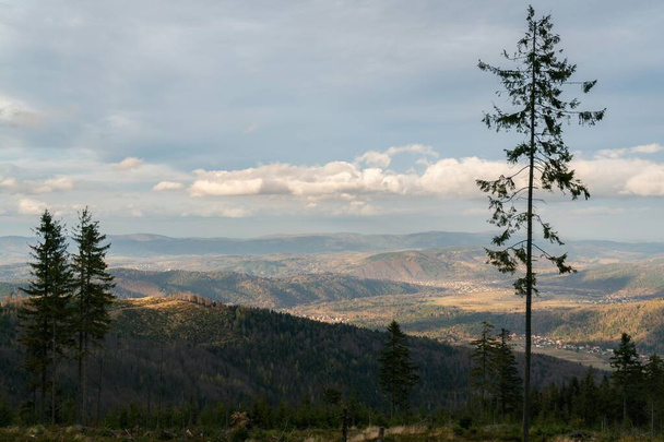 Бескидские горы Пилско в польских горах и на холмах
 - Фото, изображение