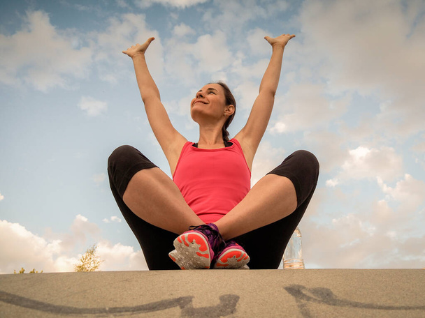 slim sporty woman at fitness workout - Zdjęcie, obraz