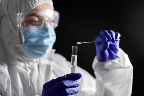 scientist holding beaker with coronavirus test - Φωτογραφία, εικόνα