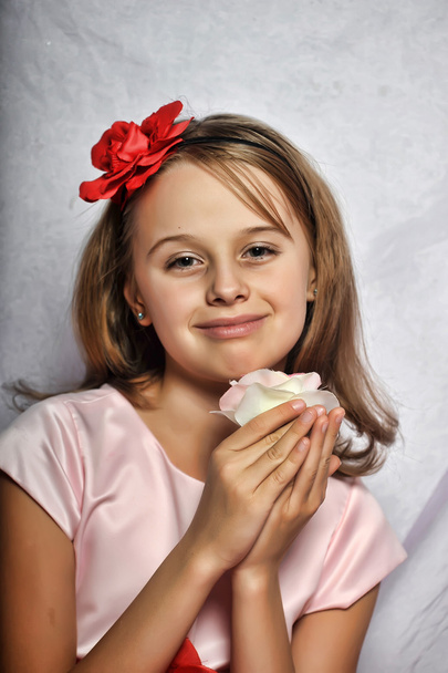 Elegant portrait of gorgeous young girl - Фото, зображення