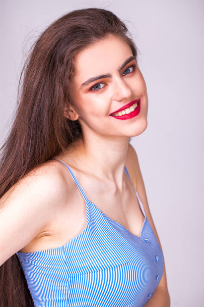 Make up beauty female face. Close up portrait of a young beautiful brunette model in studio - Fotografie, Obrázek