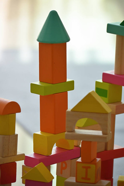 kolorowy drewniany blok geometryczna zabawka dla dzieci grać uczyć się kreatywności w domu - Zdjęcie, obraz