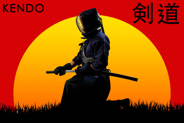 Ієрогліфи Кендо на фоні сходу сонця. (напис KENDO японською) Ізольований обрізанням шляху. (Дизайн плакатів) - Фото, зображення