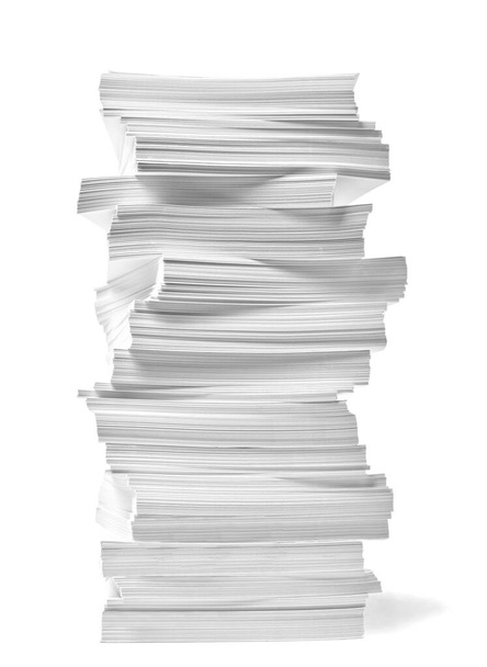 primer plano de una pila de papel sobre fondo blanco - Foto, Imagen