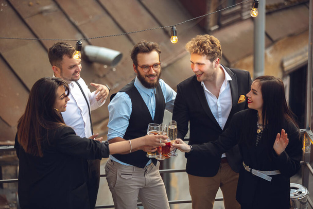 Group of young caucasian people celebrating, look happy, have corporate party at office or bar - Fotó, kép