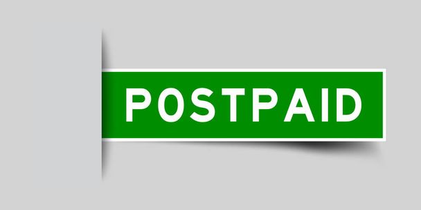 Ingebracht groene kleur sticker label met woord postpaid op grijze achtergrond - Vector, afbeelding