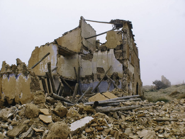 Старе і покинуте місто Бельхіт (Іспанія) зруйнувало село після збройного конфлікту. - Фото, зображення