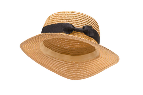 Chapéu de palha com arco preto isolado sobre fundo branco.  - Foto, Imagem