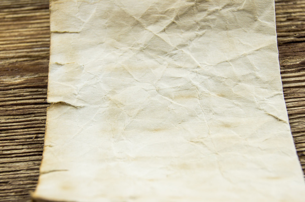 Stary papier na tle drewna - Zdjęcie, obraz