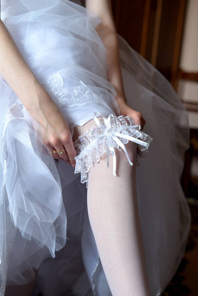 Lovely White Lace Vestidos de casamento Vestidos de casamento. Vestir a noiva
 - Foto, Imagem