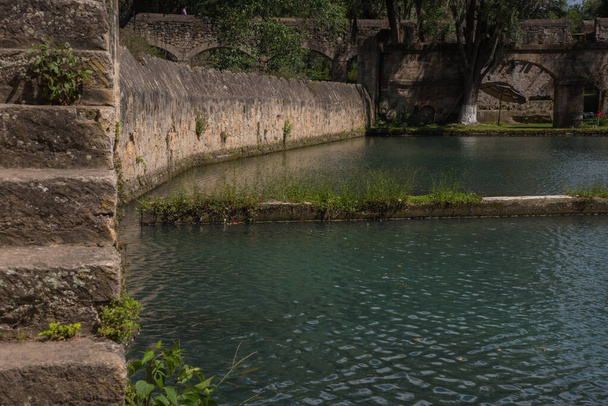 Belle vue sur la vieille plantation (Ex hacienda de San Miguel Regla) à Hidalgo, Mexique
.  - Photo, image