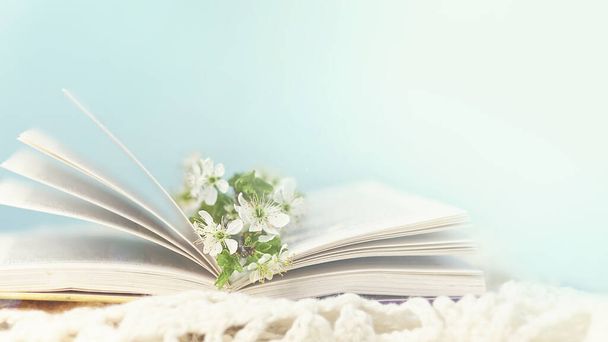 photo open books with a spring flowers nostalgic romantic mood concept - Φωτογραφία, εικόνα