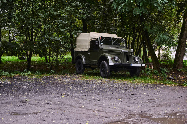 Stary wojskowy samochód sowiecki, pojazd retro - Zdjęcie, obraz