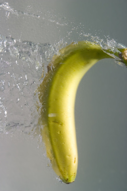 Banana and splash water - Valokuva, kuva