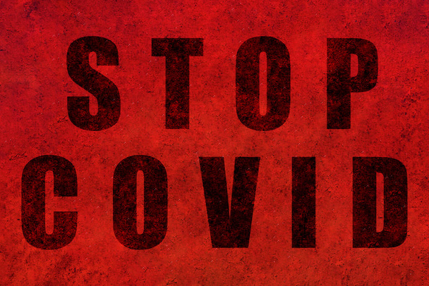 Stop covid projekt na czerwonym tle teksturowane. Koncepcja Stop covid-19. - Zdjęcie, obraz