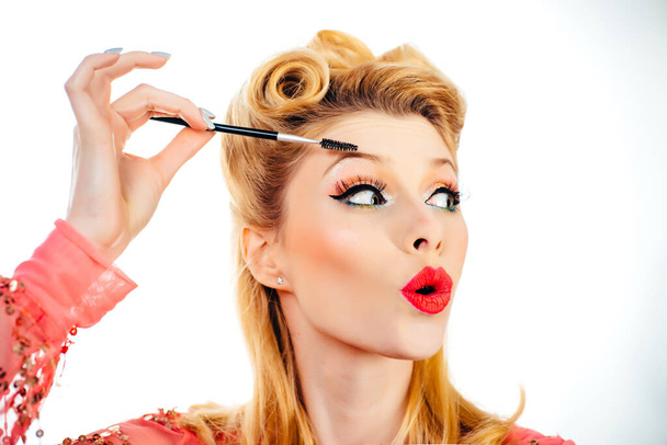 Beautiful thick eyebrows, pin up. Perfect eyebrows, make-up correction. Funny eyebrow - Foto, imagen
