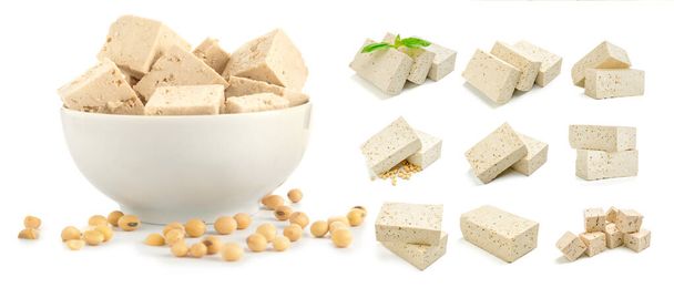 Set di gustosi tofu su sfondo bianco
 - Foto, immagini