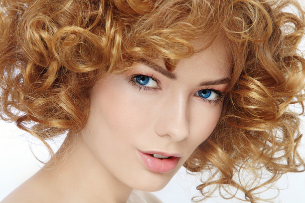 Beauty with curly hair - Foto, Bild