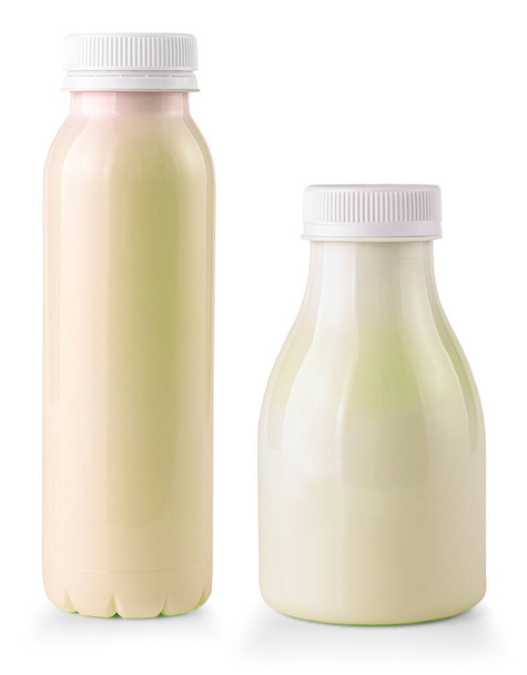 Les bouteilles de yaourt aux fruits isolées sur fond blanc
 - Photo, image