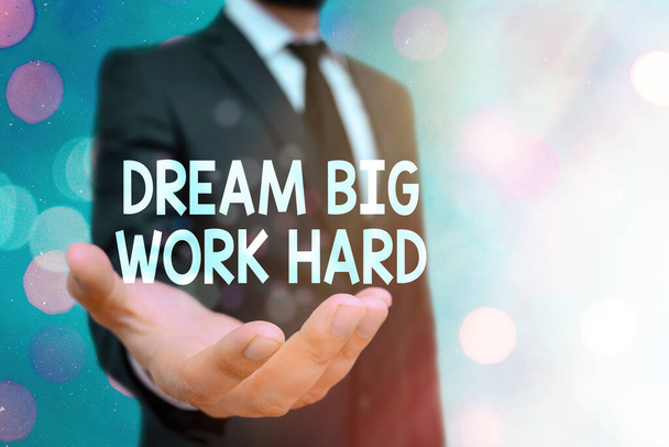 Escritura a mano conceptual que muestra Dream Big Work Hard. Texto de la foto de negocios Cree en ti mismo y sigue los sueños y metas
. - Foto, Imagen