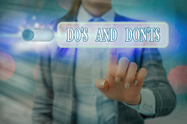 Текст слова Do S And Don tS. Бизнес-концепция правил или обычаев, касающихся какой-либо деятельности или действий
. - Фото, изображение