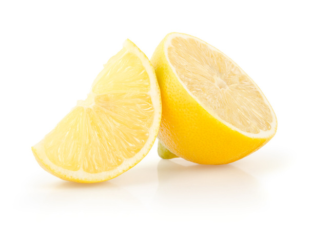 citroen segment en de helft op witte achtergrond - Foto, afbeelding