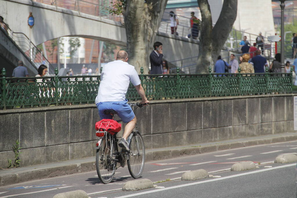 Велосипед в летний день
 - Фото, изображение