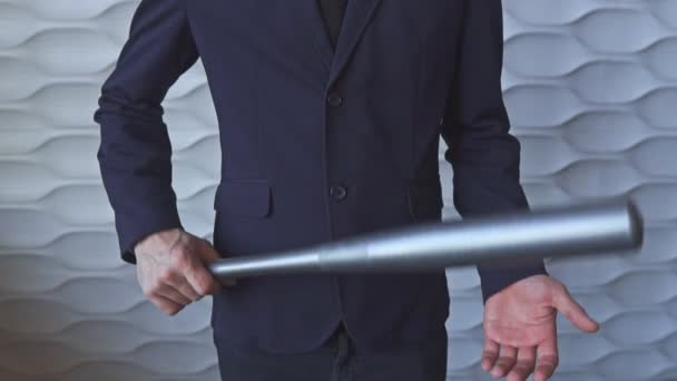 Hombre de negocios enojado con un bate de béisbol
 - Metraje, vídeo