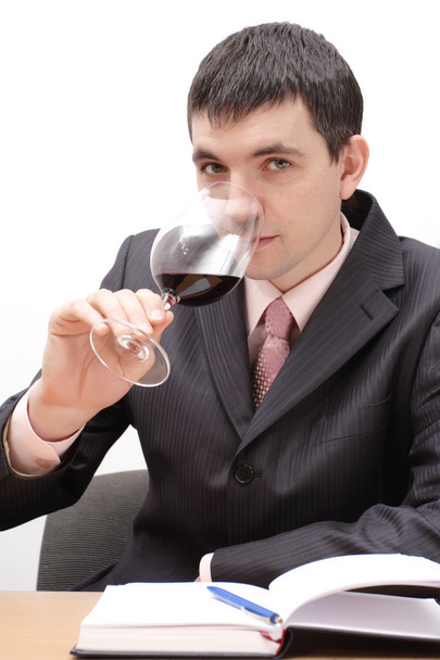 young man testing a wine - Zdjęcie, obraz
