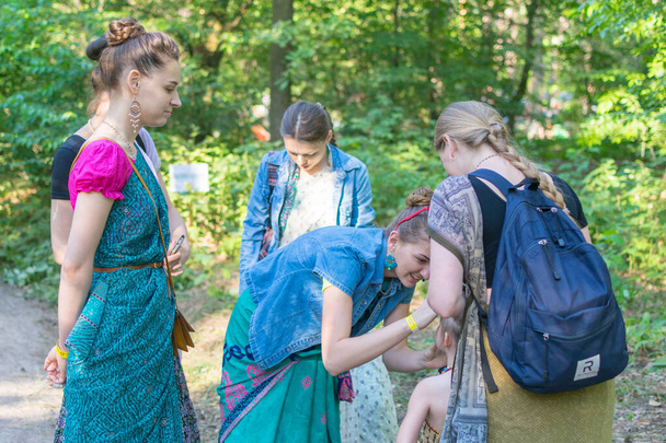 Kiev, Ukraine, - July 06, 2018: Young vigorous girls in a sari in the forest at the festival. - Zdjęcie, obraz