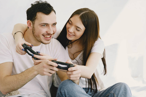Couple at home playing in a video games - Foto, imagen