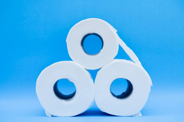 Toiletpapier roll voor schoon te vegen Persoonlijk sanitair papier. - Foto, afbeelding